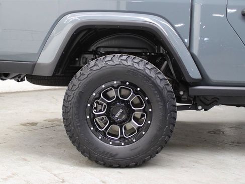 New 2025 Jeep Gladiator Sport image 35