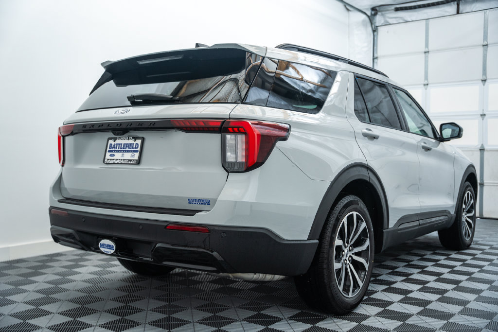 New 2027 Ford Explorer ST-Line AWD/4WD image 5