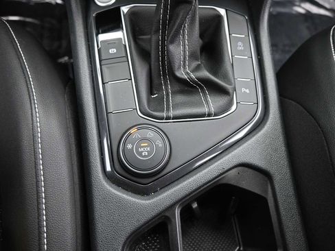 Used 2022 Volkswagen Tiguan SE R-Line image 19