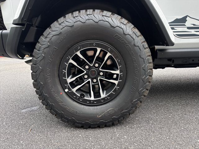 New 2026 Jeep Wrangler Unlimited Rubicon w/ Rockslide Package AWD/4WD image 17