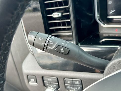 Used 2025 GMC Sierra 1500 SLT AWD/4WD image 32