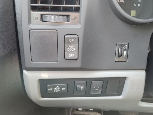 Used 2010 Toyota Tundra 2WD Double Cab image 23
