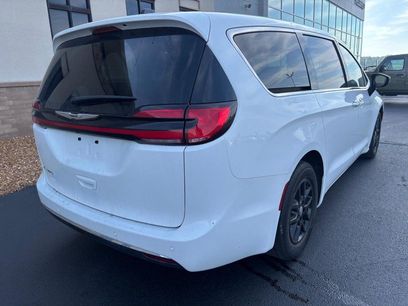 Used 2024 Chrysler Pacifica Touring-L