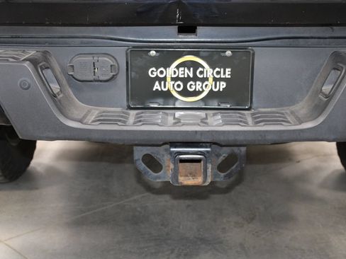 Used 2017 Toyota Tacoma TRD Off-Road w/ Premium & Technology Package AWD/4WD image 29