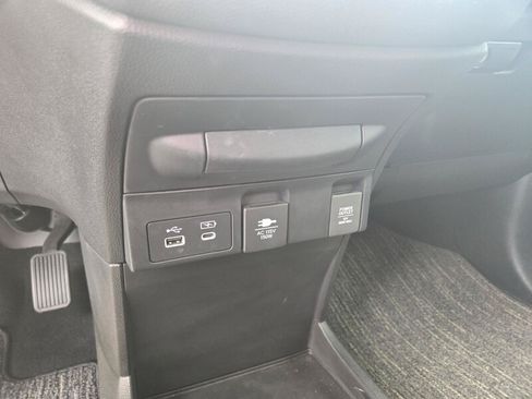 Used 2025 Honda Odyssey Elite image 17