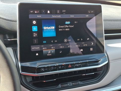 Certified 2024 Jeep Compass Limited image 28