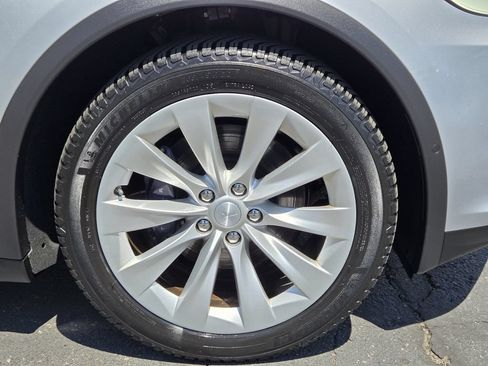 Used 2018 Tesla Model X 75D AWD/4WD image 11