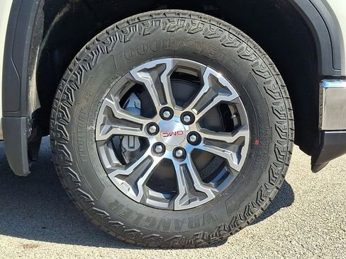 New 2026 GMC Sierra 1500 SLE image 9