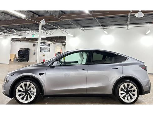 Used 2026 Tesla Model Y Long Range AWD/4WD image 9