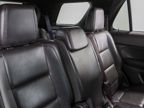 Used 2014 Ford Explorer XLT w/ Equipment Group 202A image 28