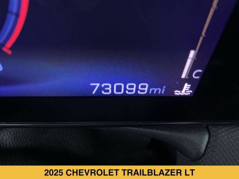 Used 2025 Chevrolet TrailBlazer LT w/ LT Cold Weather Package FWD image 4