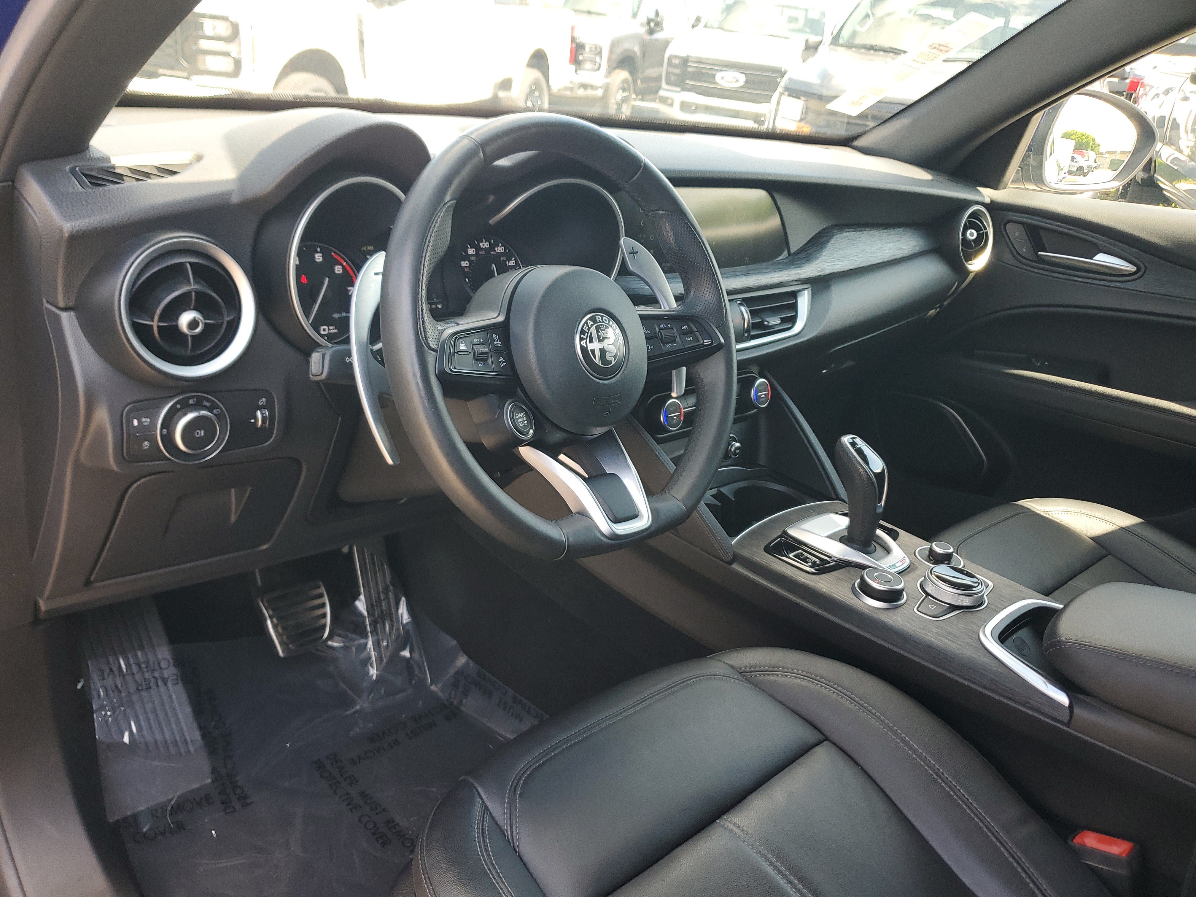 Used 2022 Alfa Romeo Stelvio Sprint RWD image 9