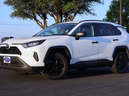 Used 2021 Toyota RAV4 LE FWD image 15