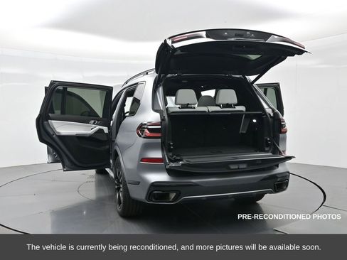 Used 2023 BMW X7 xDrive40i w/ Executive Package image 45
