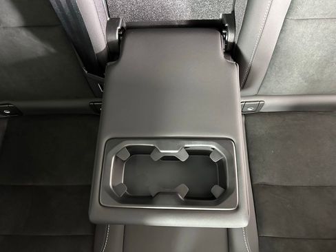 Used 2023 Volvo XC40 Recharge Plus image 32