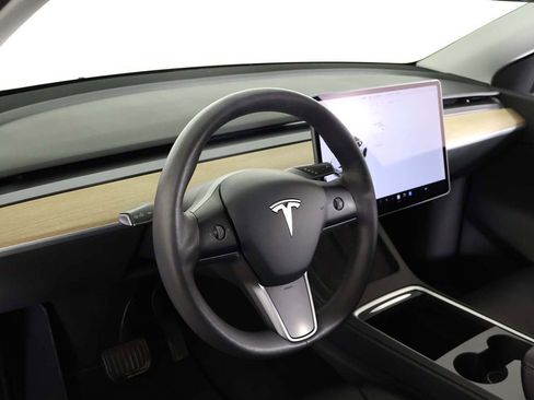 Used 2021 Tesla Model Y Long Range image 30