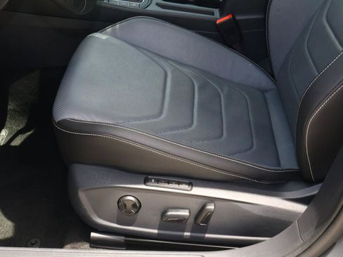 Used 2025 Volkswagen Jetta SEL FWD image 13