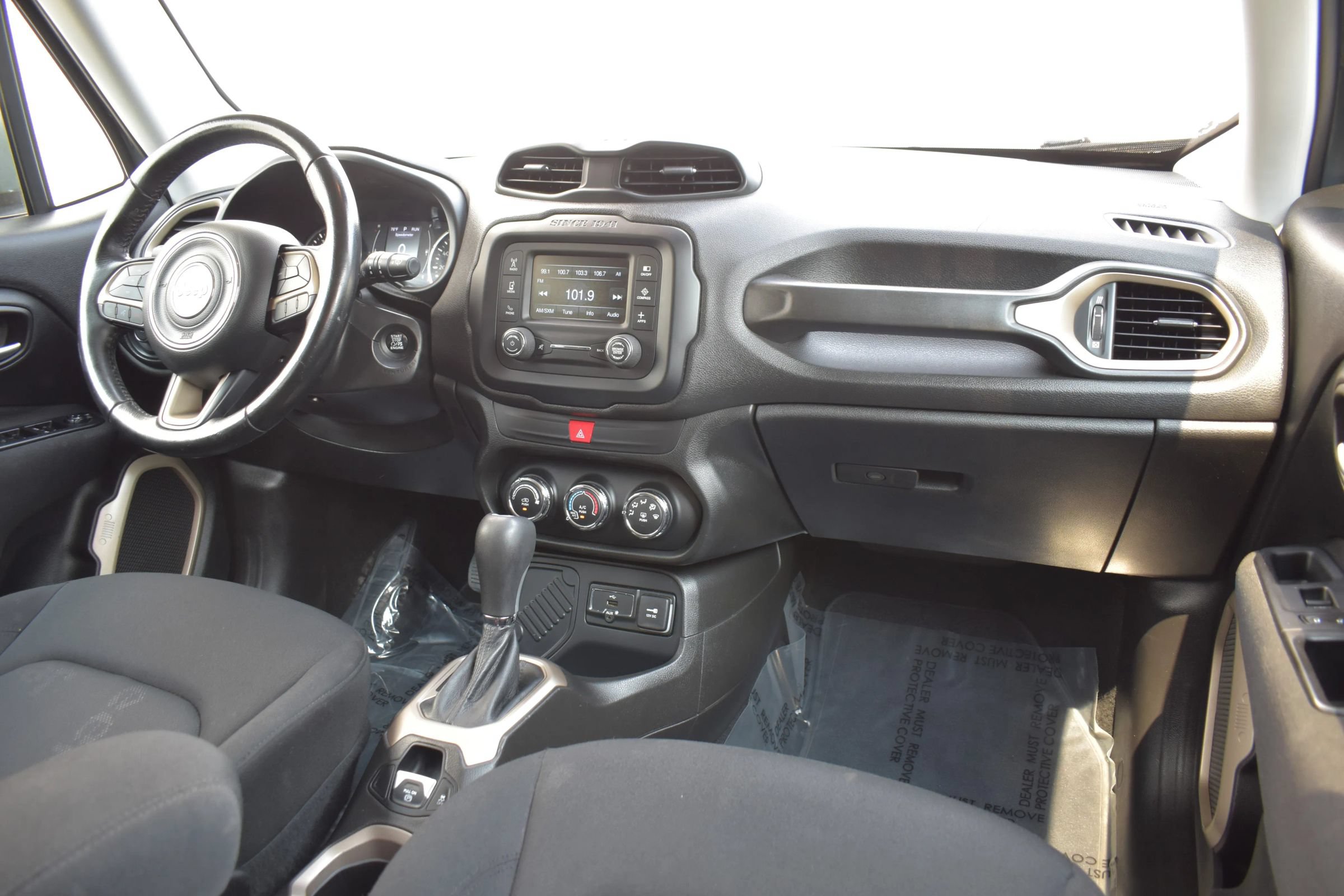 Used 2017 Jeep Renegade Latitude FWD image 18