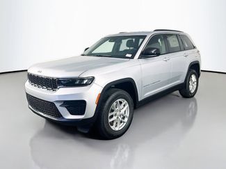 New 2025 Jeep Grand Cherokee Laredo X w/ Luxury Tech Group I RWD video 3