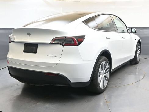 Used 2023 Tesla Model Y Long Range AWD/4WD image 5