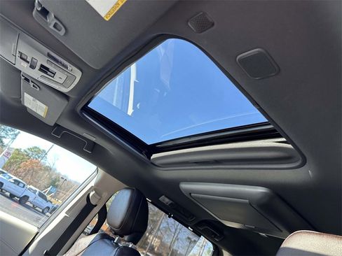 Used 2023 Toyota Sienna Platinum image 19