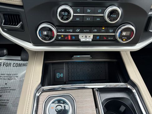 Certified 2024 Ford Expedition Limited image 30