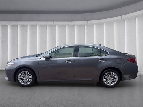 Used 2013 Lexus ES 350 w/ Luxury Pkg FWD image 2