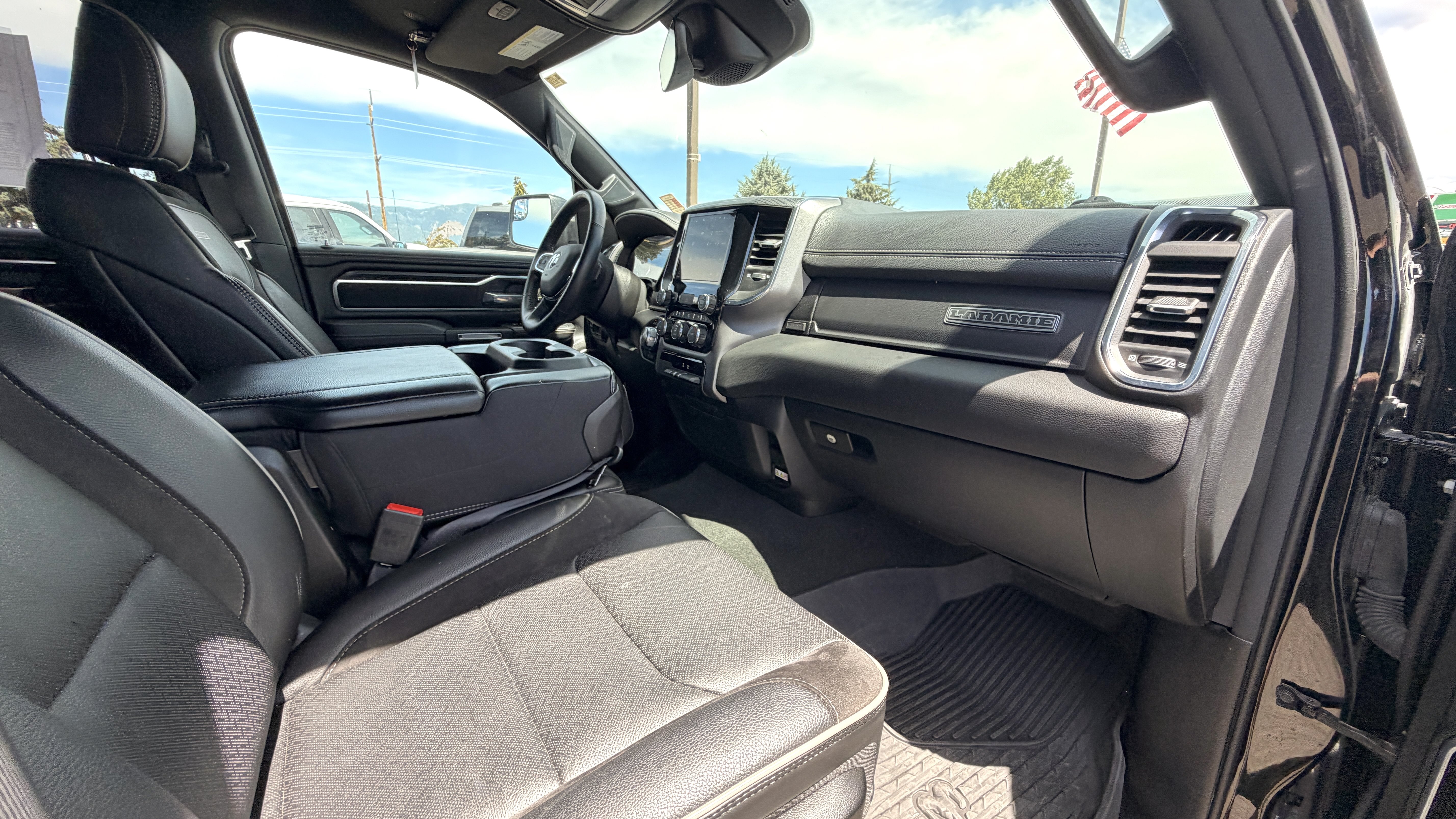 Used 2024 RAM 1500 Laramie w/ Off Road Group AWD/4WD image 9
