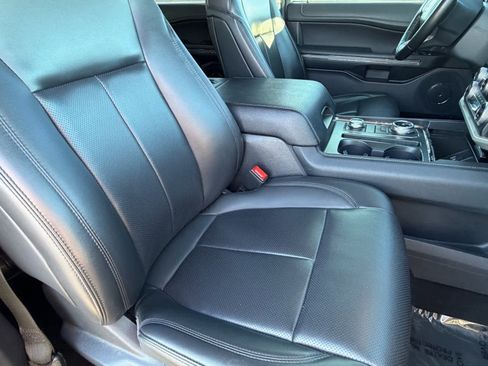 Used 2024 Ford Expedition Max XLT image 11