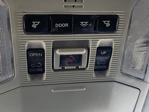 Used 2021 Toyota RAV4 XLE Premium image 10