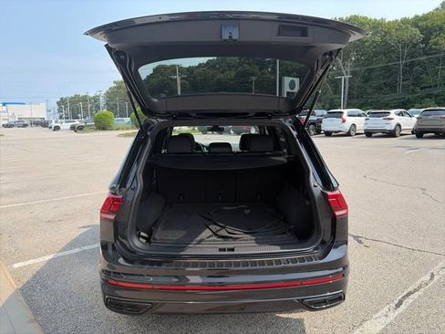 Used 2023 Volkswagen Tiguan SE R-Line AWD/4WD image 13
