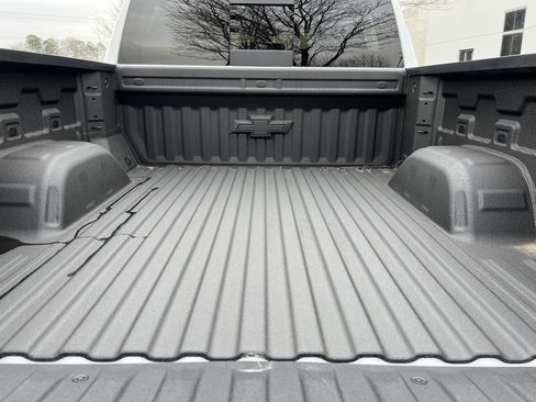 Used 2025 Chevrolet Silverado 1500 ZR2 w/ Technology Package image 34