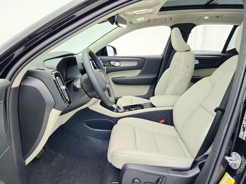 New 2026 Volvo XC40 B5 Ultra w/ Climate Package image 17