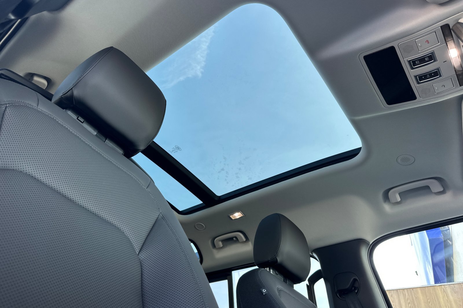 New 2026 Land Rover Defender 110 S AWD/4WD image 17