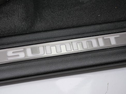 Used 2022 Jeep Grand Cherokee Summit AWD/4WD image 17