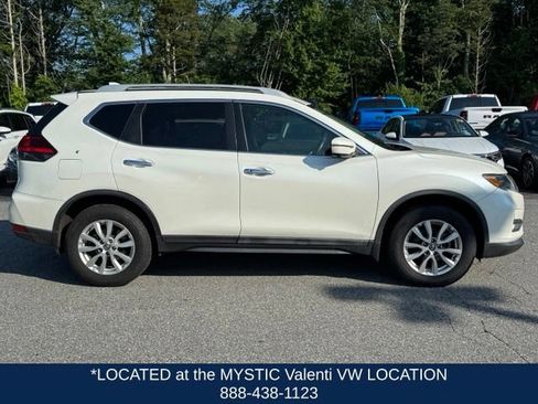 Used 2017 Nissan Rogue SV AWD/4WD image 4
