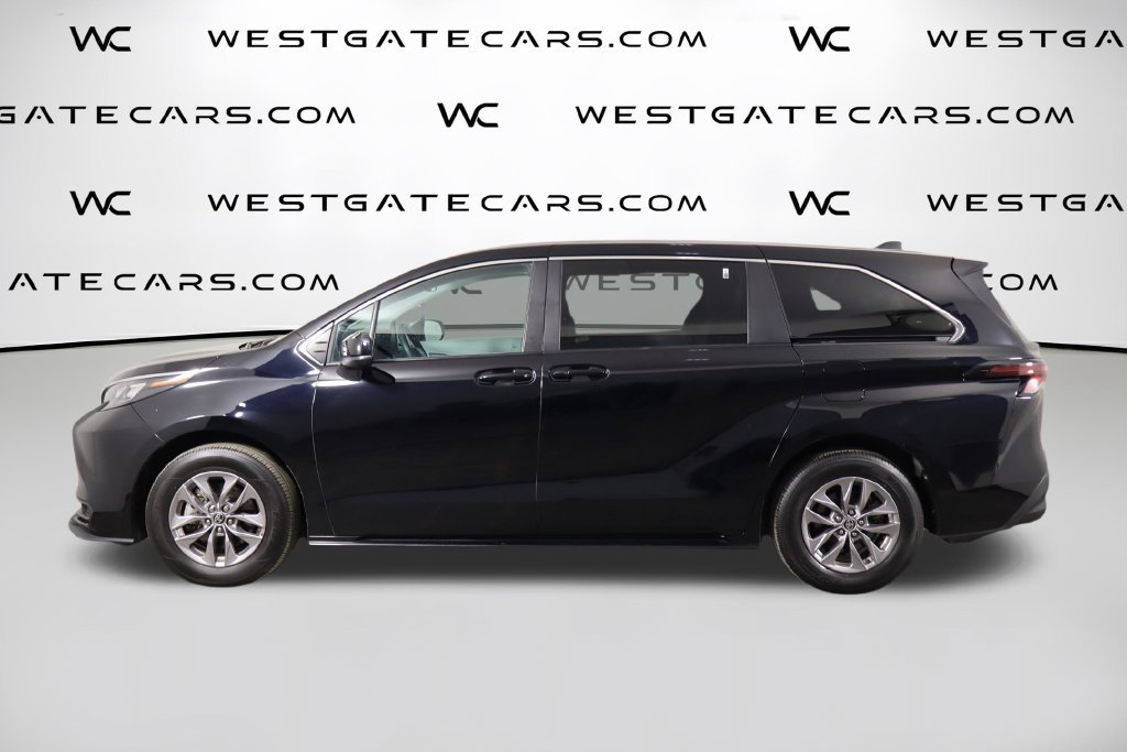 Used 2025 Toyota Sienna LE FWD image 5