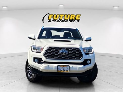 Used 2020 Toyota Tacoma TRD Sport w/ Technology Package image 2