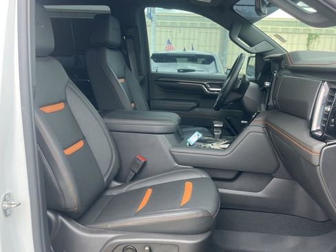 Used 2024 GMC Sierra 1500 AT4 w/ Technology Package AWD/4WD image 19