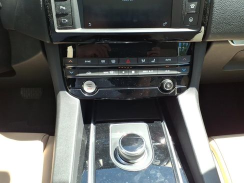 Used 2017 Jaguar F-PACE Premium AWD/4WD image 27