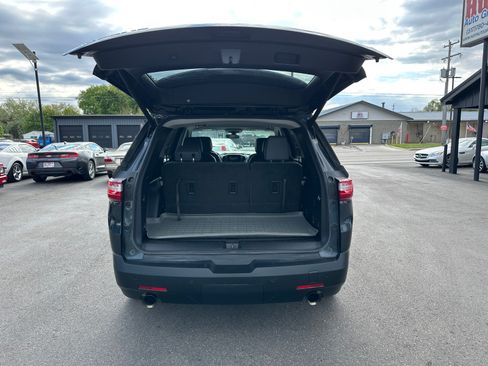 Used 2021 Chevrolet Traverse LT w/ LPO, 'HIT The Road' Package AWD/4WD image 11