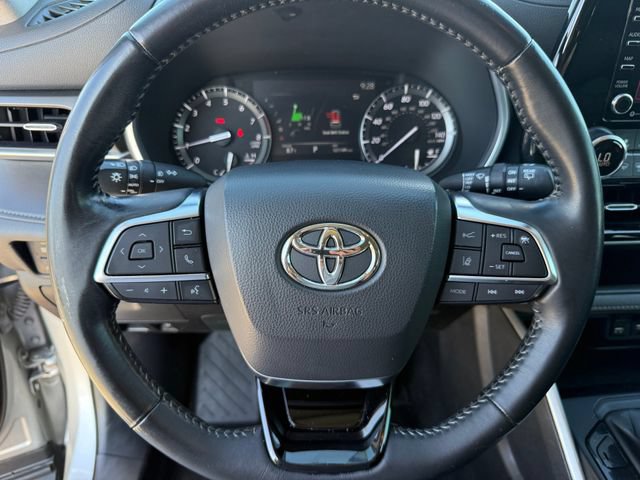 Used 2020 Toyota Highlander XLE AWD/4WD image 16