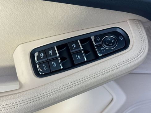 New 2026 Porsche Macan image 13