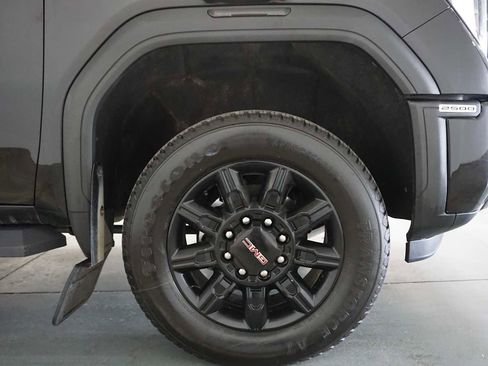 Used 2024 GMC Sierra 2500 AT4 image 12
