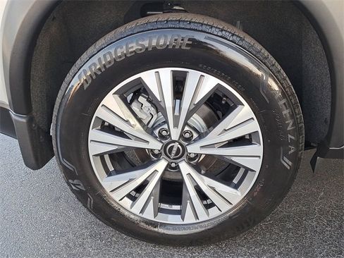 Used 2023 Nissan Rogue SV image 7