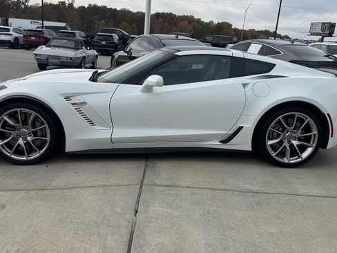Used 2019 Chevrolet Corvette Z06 w/ Z07 Performance Package image 4