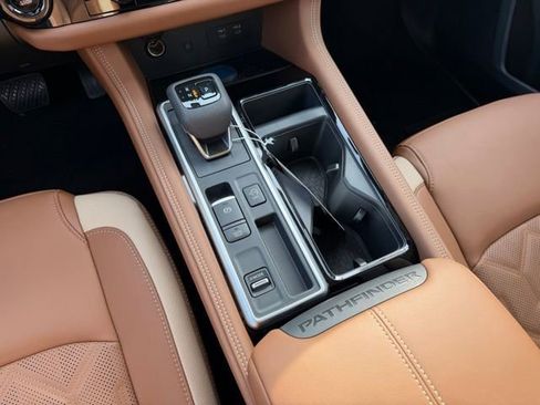 New 2026 Nissan Pathfinder Platinum image 17