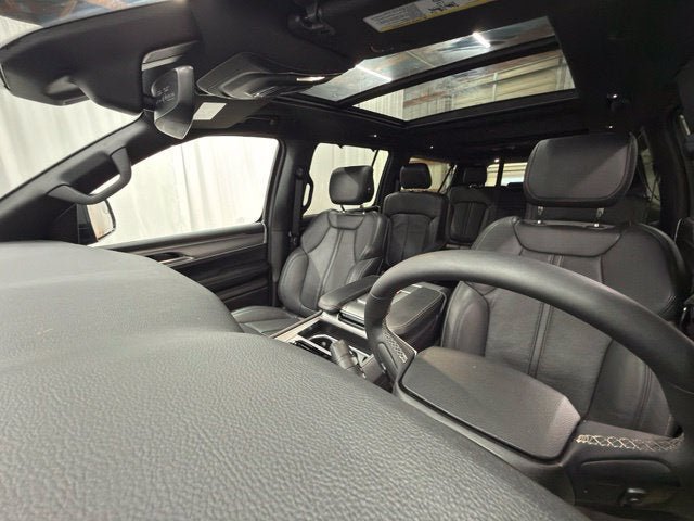 Used 2025 Jeep Wagoneer L Series III w/ Premium Group I AWD/4WD image 5