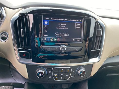 Used 2022 Chevrolet Traverse LS image 25