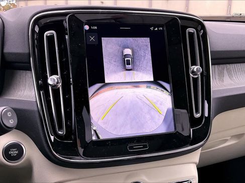 New 2026 Volvo XC40 B4 Plus w/ Climate Package image 20